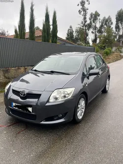Toyota Auris 1.4 D4D Sol caixa automática