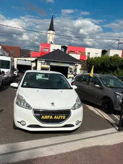 Peugeot 208 1.6 HDI 68 CH Société