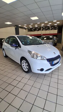 Peugeot 208 1.0 essence 68cv peu de km