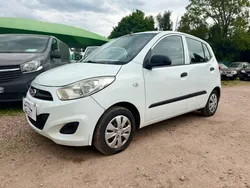 HYUNDAI i10 1.2l 86Cv FINITION SENSATION 110.000KMS 10/2013 PREMIERE MAIN FERMETURE CENTRALISÉE DIRECTION ASSISTÉE ATTELAGE