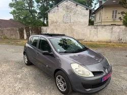– Renault Clio 3 1.2 16V 75 ch – 2007 – 139 000 km