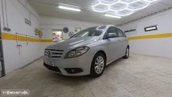 Mercedes-Benz B 180