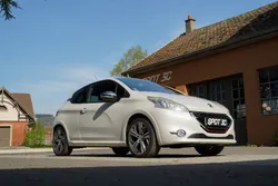 Peugeot 208 GTI 1.6 THP 200
