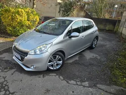 Peugeot 208 vti 120 cv essence automatique 99900 km