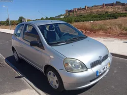 Toyota Yaris 1.0 VVTi, 3 portas, em ótimo estado.