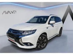 MITSUBISHI Outlander PHEV Kaiteki 4WD