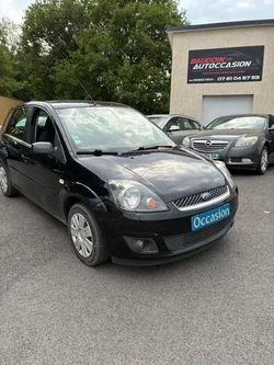 Ford fiesta 1.4 tdci 5 portes entretien disponible