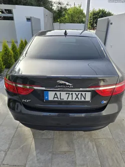Jaguar XF Carro