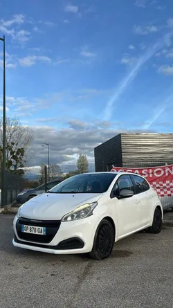 🚘 PEUGEOT 208 - 1,6 BlueHDI 100 CV 🚘