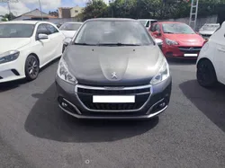 Peugeot 208 Signature