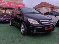 Mercedes-Benz B 180 Sem versão