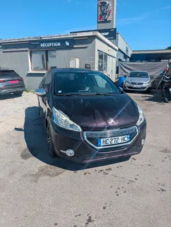 Peugeot 208 xy full options 155cv essence ct fait