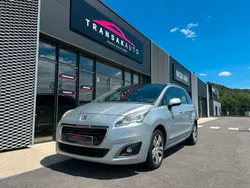 PEUGEOT 5008 1.6 HDi 115ch FAP BVM6 Allure 7pl / TOIT PANORAMIQUE / AFFICHAGE TETE HAUTE /
