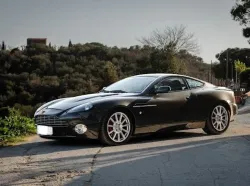 Aston Martin Vanquish Vanquish S V12