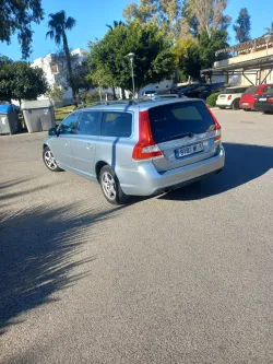 VOLVO V70 D4 Momentum 181