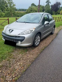Peugeot 207 Premium 1.6 HDI 90CH