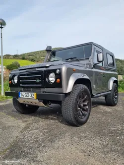Land Rover Defender 90 SW 2.4 CRD S