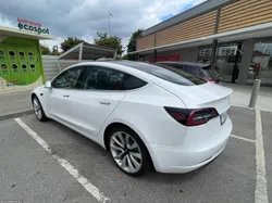 Tesla Model 3 SR+