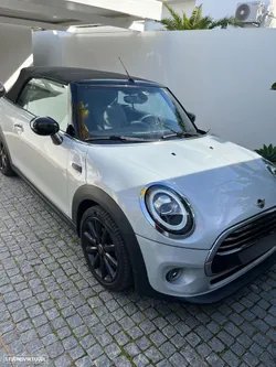MINI Cabrio Cooper Auto. Sidewalk