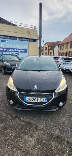 Peugeot 208 diesel 1.4 hdi 2013 177000km garantie 12 mois 5990