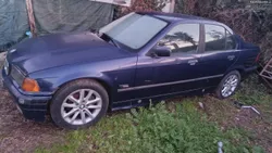 BMW 318 Deisel inteiro para peças com documentos ler