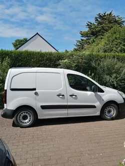 Peugeot Partner Fourgon Blue 1,6 HDI 100 CV version Premium
