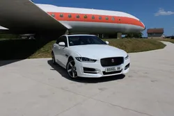 Jaguar XE 2.0D 180CH R-SPORT AWD BVA8