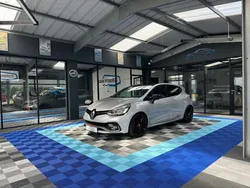 Clio 4 rs trophy 220