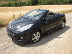 SUPERBE 207 CABRIOLET 1.6 - 120 CV -CLIM-CARNET- Vendu avec grande révision
