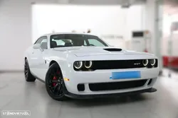 Dodge Challenger Auto SRT Hellcat