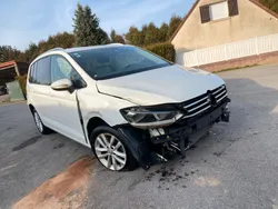 VOLKSWAGEN TOURAN accidenté