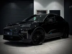 PORSCHE MACAN TURBO 639 CH PACK BLACK / SPORTDESIGN OFFROAD EXCLUSIVE /PACK CARBONE /TOIT PANO OUVRANT /PACK CHRONO /JA 22 RS SPYDER /FEUX MATRIX /InnoDdrive /VOLANT GT /BOSE /CAM 360* /MY25 TVA RECUP