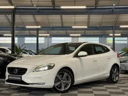 Volvo v40 2.0 d3 150 xenium - toit panoramique - historique complet - distribution neuve