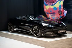 ASTON MARTIN VANQUISH II VOLANTE V12 6.0 576cv | Origine France | Bang & Olufsen | Freinage céramique | Onyx Black | À partir de 2135/mois