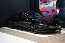 FERRARI ROMA COUPE V8 3.9 620cv | Malus payé | 2ème main | Carbone | Écussons scuderia | Jantes 20” | À partir de 1849/mois