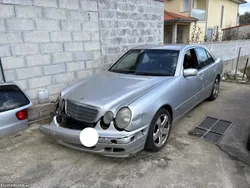 Mercedes-Benz E 270 CDi Caixa Automática acidentado (a trabalhar)