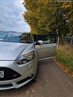 Ford Focus ST 2.0 250cv bancos Recaro em pele