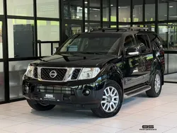 Nissan Pathfinder 3.0 V6 231CH LE - 1ère Main - Suivi Complet Nissan - 4X4 - Caméra - BVA - Toit Ouvrant - Bose - 7 Places - Attelage - 165000KM