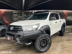 Toyota Hilux 2.4 D-4D 4WD CD Tracker S CA