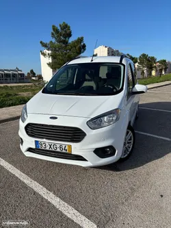 Ford Tourneo Courier 1.0 EcoBoost Titanium