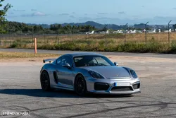 Porsche Cayman GT4