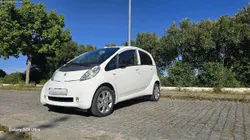 Peugeot iOn 100% elétrico 90 mil km