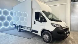 Peugeot boxer 2.2 bluehdi 140 ch – caisse grand volume – hayon élévateur – clim – 2021 – ct ok
