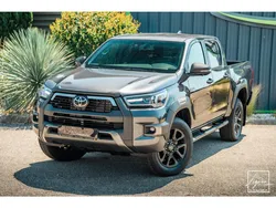TOYOTA HI LUX TOYOTA HILUX Double Cabine 2.8L D-4D 204 4x4 4 places 2026 Invincible - TVA Apparente - à partir de