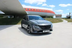 Peugeot 308 PHASE 4 BLUE HDI 130 CV GT GPS 3D CAMÉRA RE USB JA 18 I-COKPIT FULL LED BOITE AUTO EAT-8