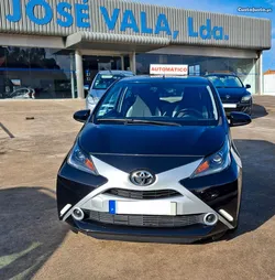 Toyota Aygo x-shift x-cite - Automático