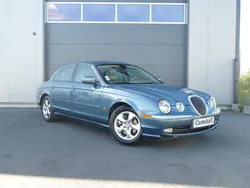 Jaguar S-Type 4.0L V8 - Lustrage complet récent / Bel état de conservation