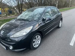 A vendre une peugeot 207 pack clim essence 1,6