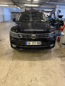 Tiguan 4 roues motrice toute options catalogue r-Line 190cv sort de révision vw