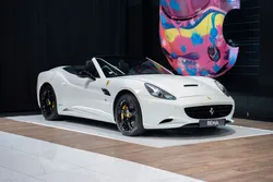 FERRARI California V8 4.3 460 CV I Sellerie Daytona I Céramiques I Carbone I Ecussons